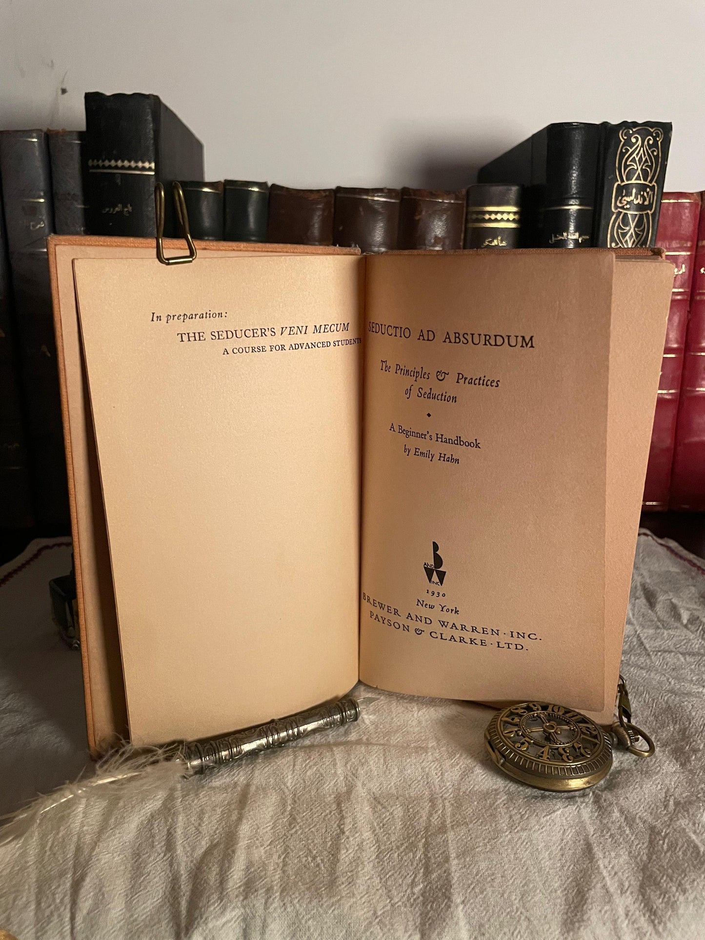 Seductio ad Absurdum: The Principles and Practices of Seduction - Emily Hahn